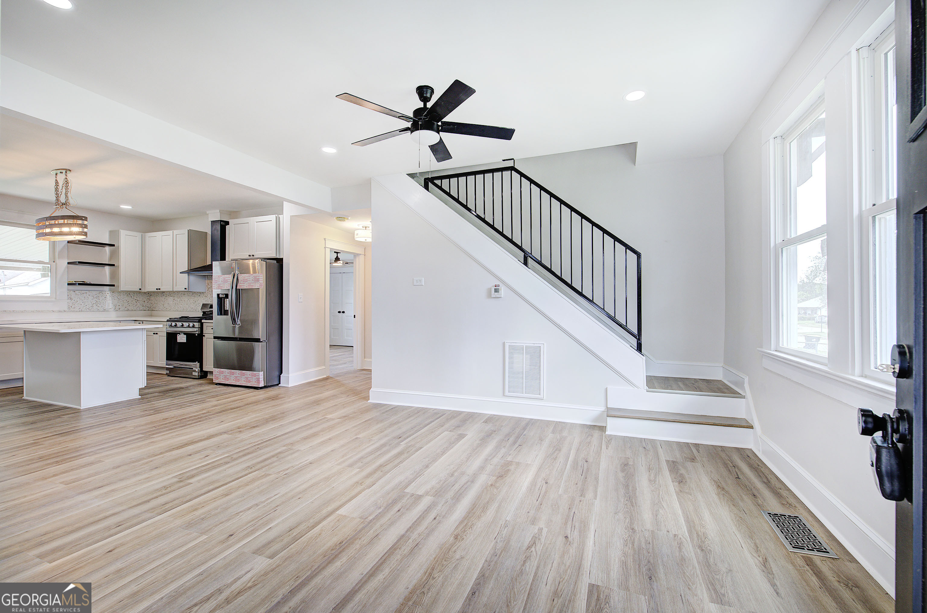 565 Lane Street Property Photo 11
