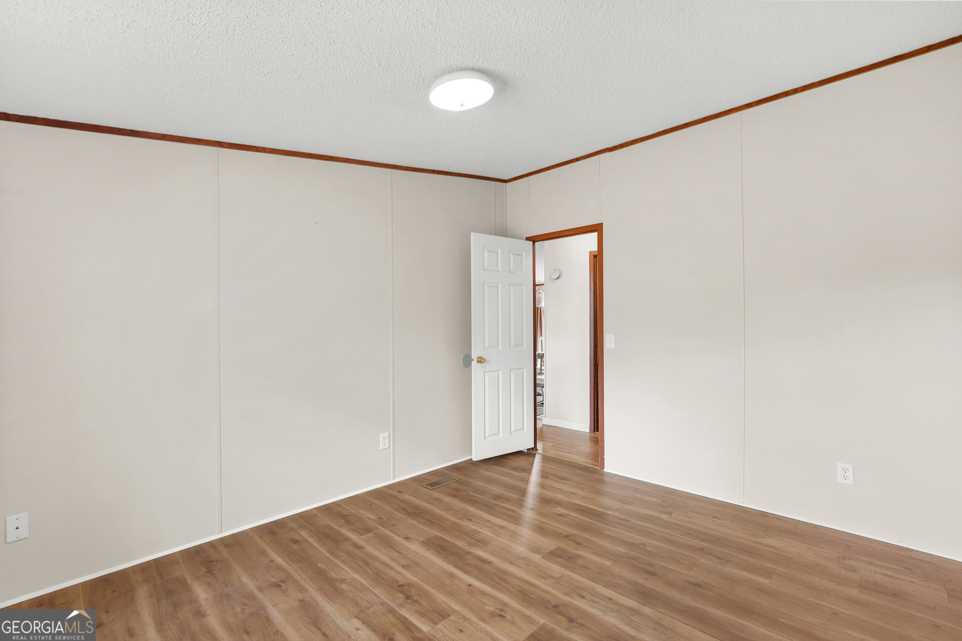 1298 Lee Road Property Photo 8