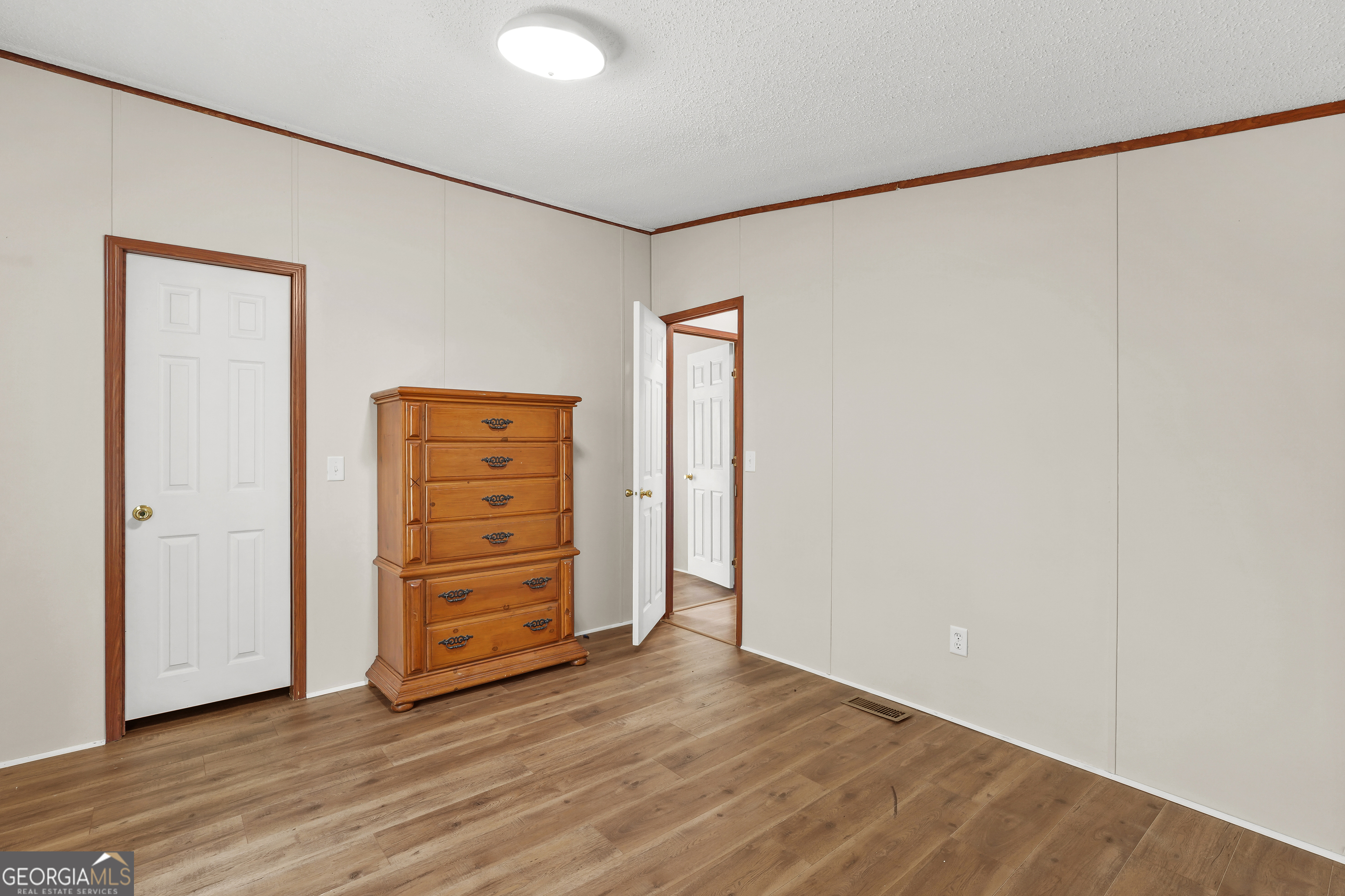 1298 Lee Road Property Photo 11