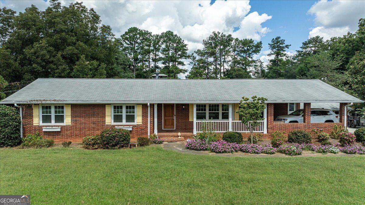 580 Hurt Road Sw Property Photo 1