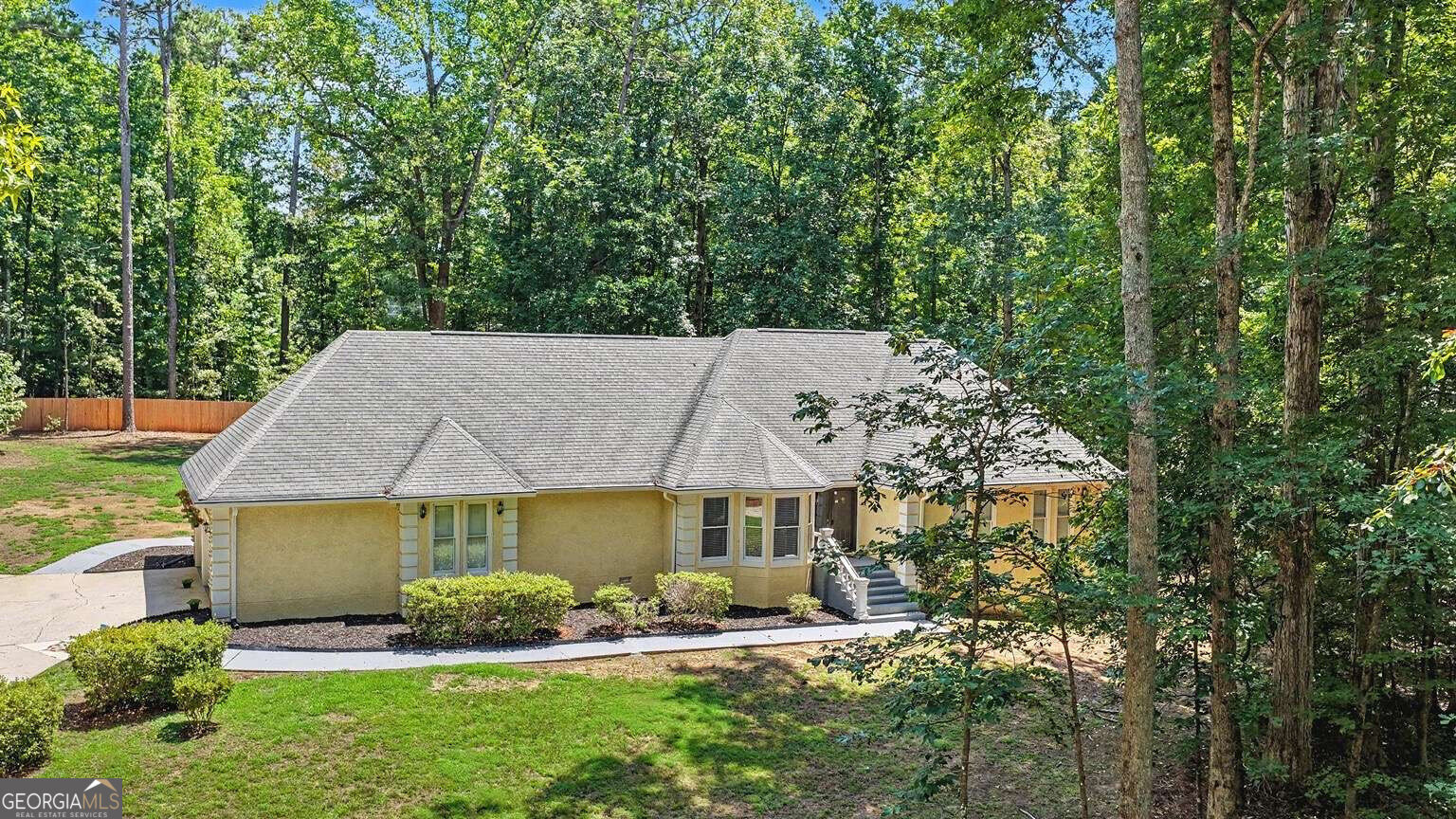 185 Courtland Drive Property Photo 1