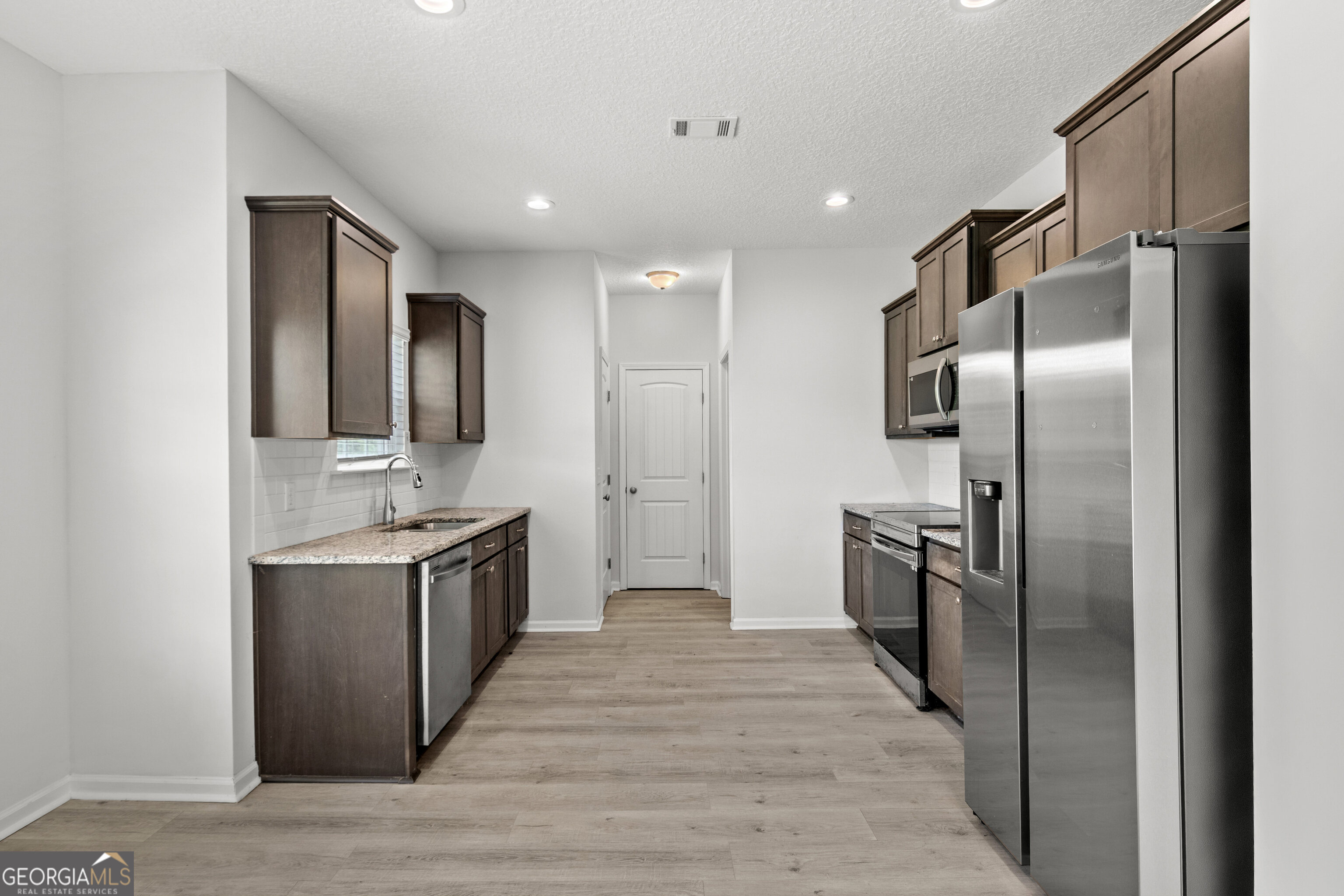 430 Summerhill Drive Property Photo 8