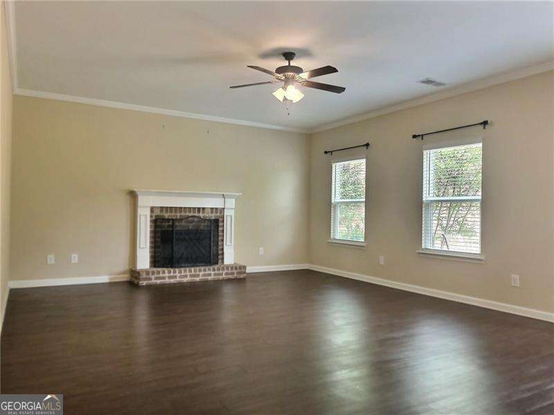 271 Fieldcrest Drive Property Photo 4