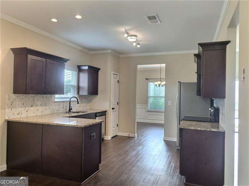 271 Fieldcrest Drive Property Photo 7