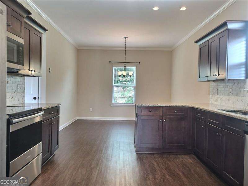 271 Fieldcrest Drive Property Photo 9
