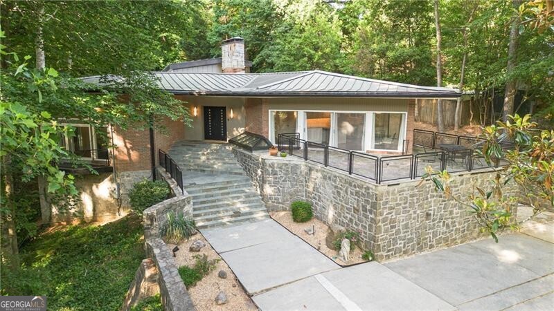 770 Kings Way Nw Property Photo 1