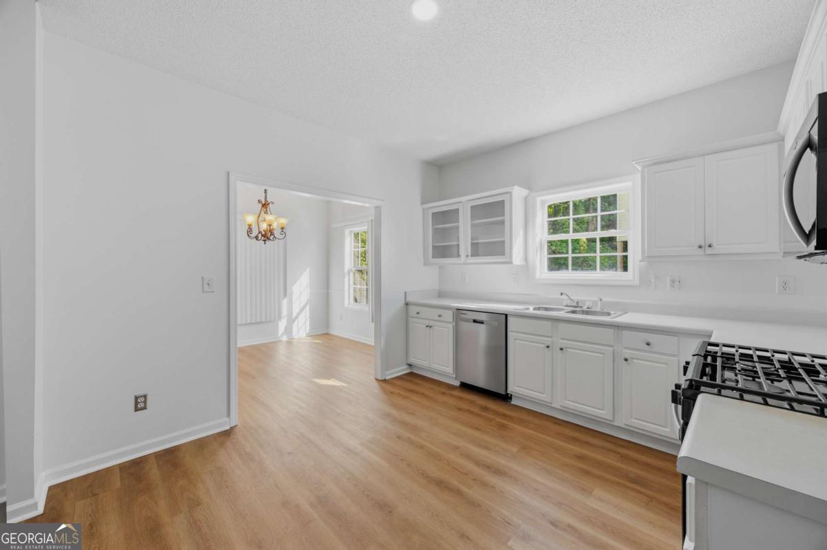 1094 Cliftwood Drive Property Photo 8
