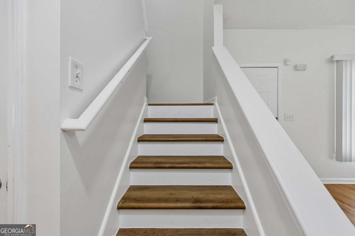 1094 Cliftwood Drive Property Photo 9