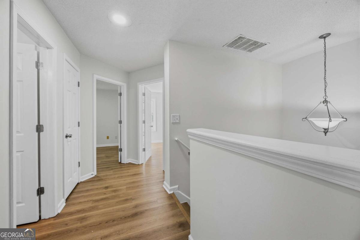 1094 Cliftwood Drive Property Photo 11