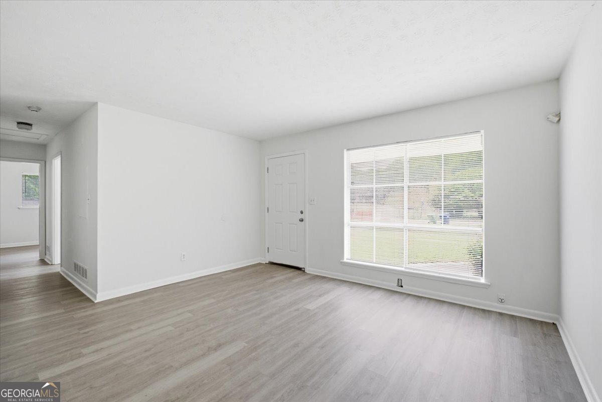 1947 Grange Drive Se Property Photo 4
