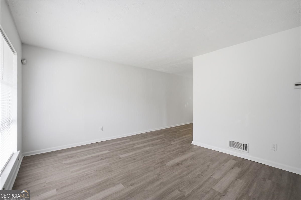 1947 Grange Drive Se Property Photo 5