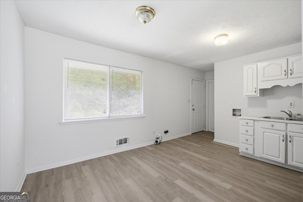 1947 Grange Drive Se Property Photo 6