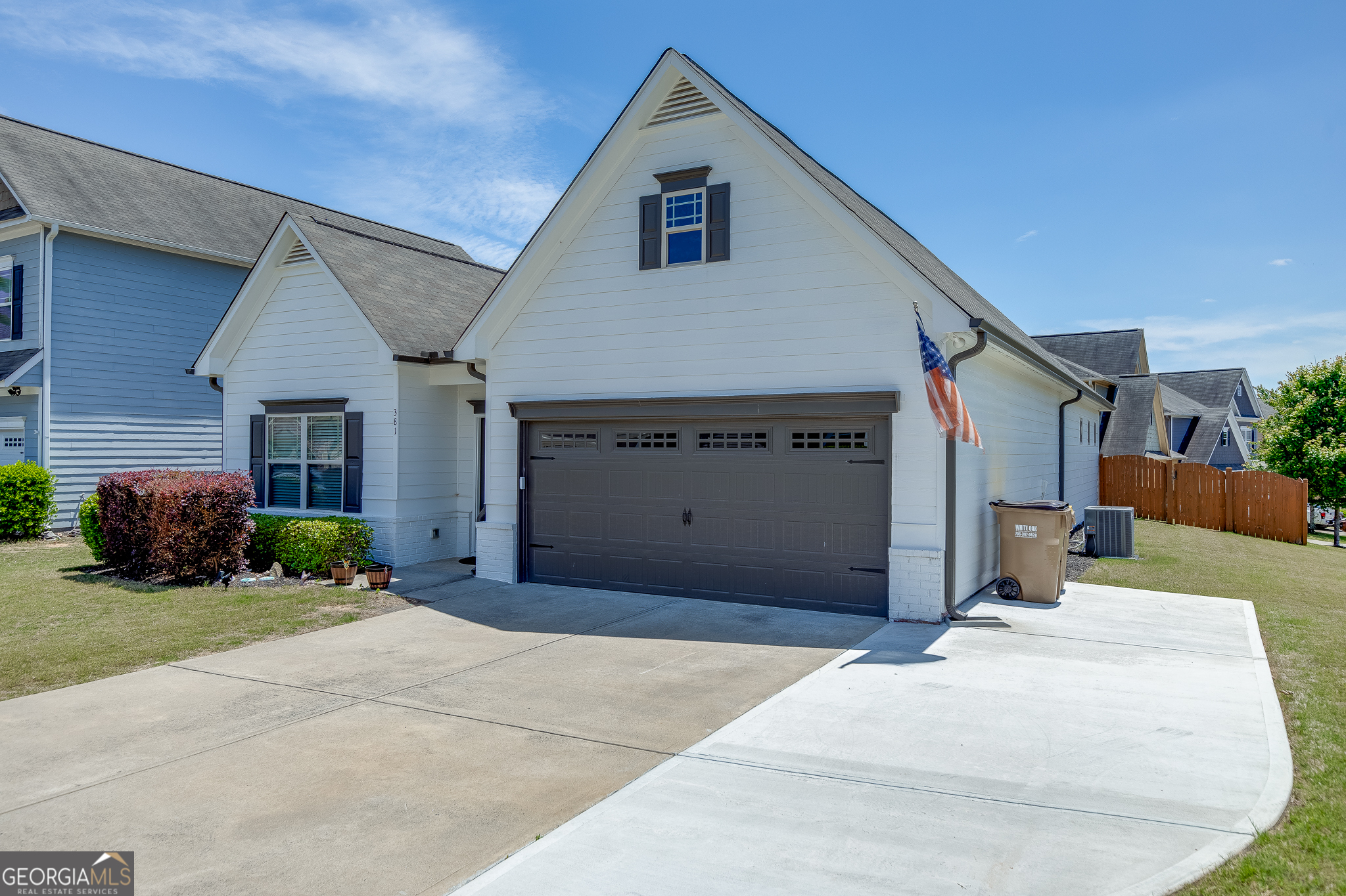 381 Eagles Bluff Way Property Photo 2