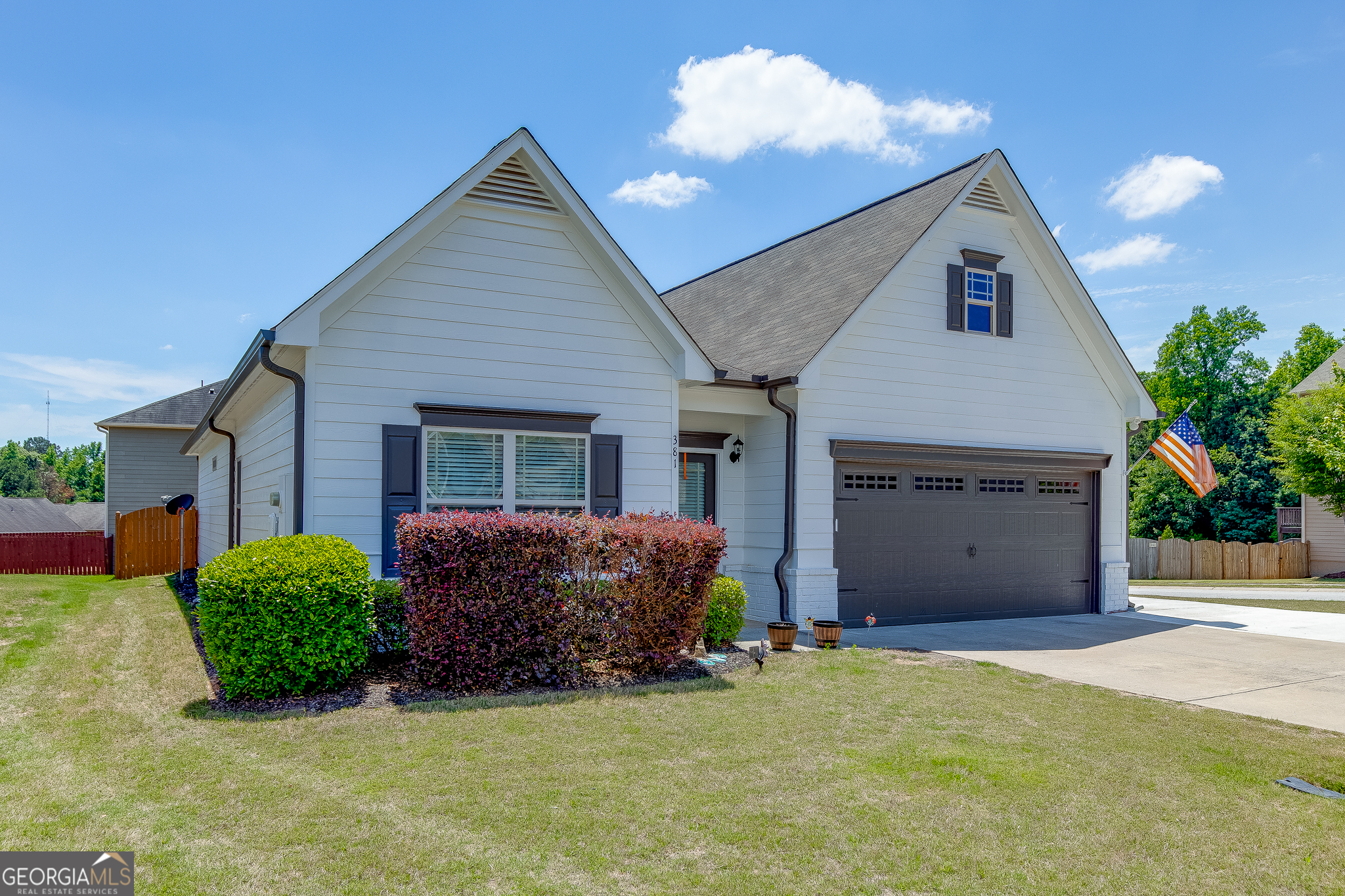 381 Eagles Bluff Way Property Photo 3