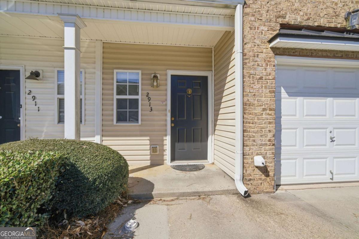 2913 Greyhawk Lane Property Photo 8