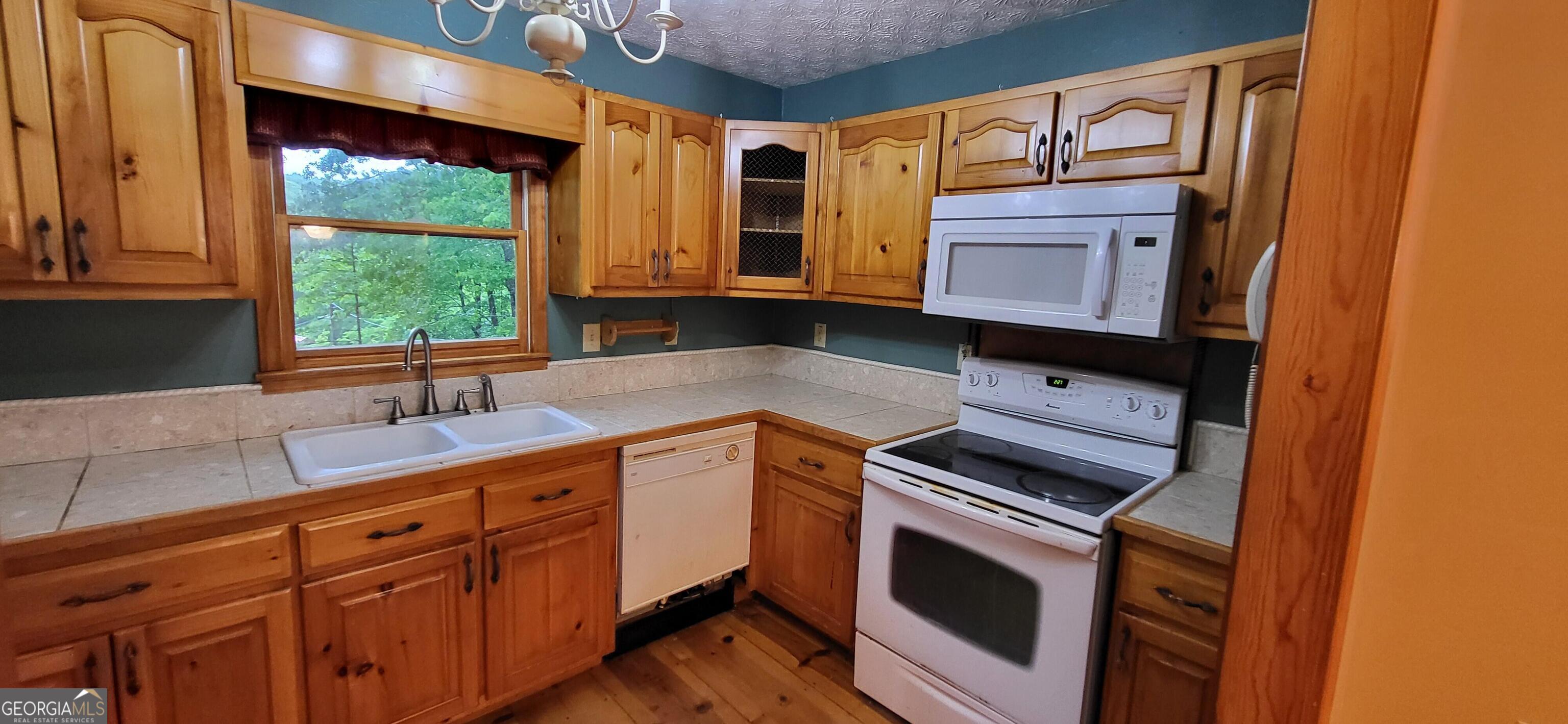 278 N Lake Drive Property Photo 3