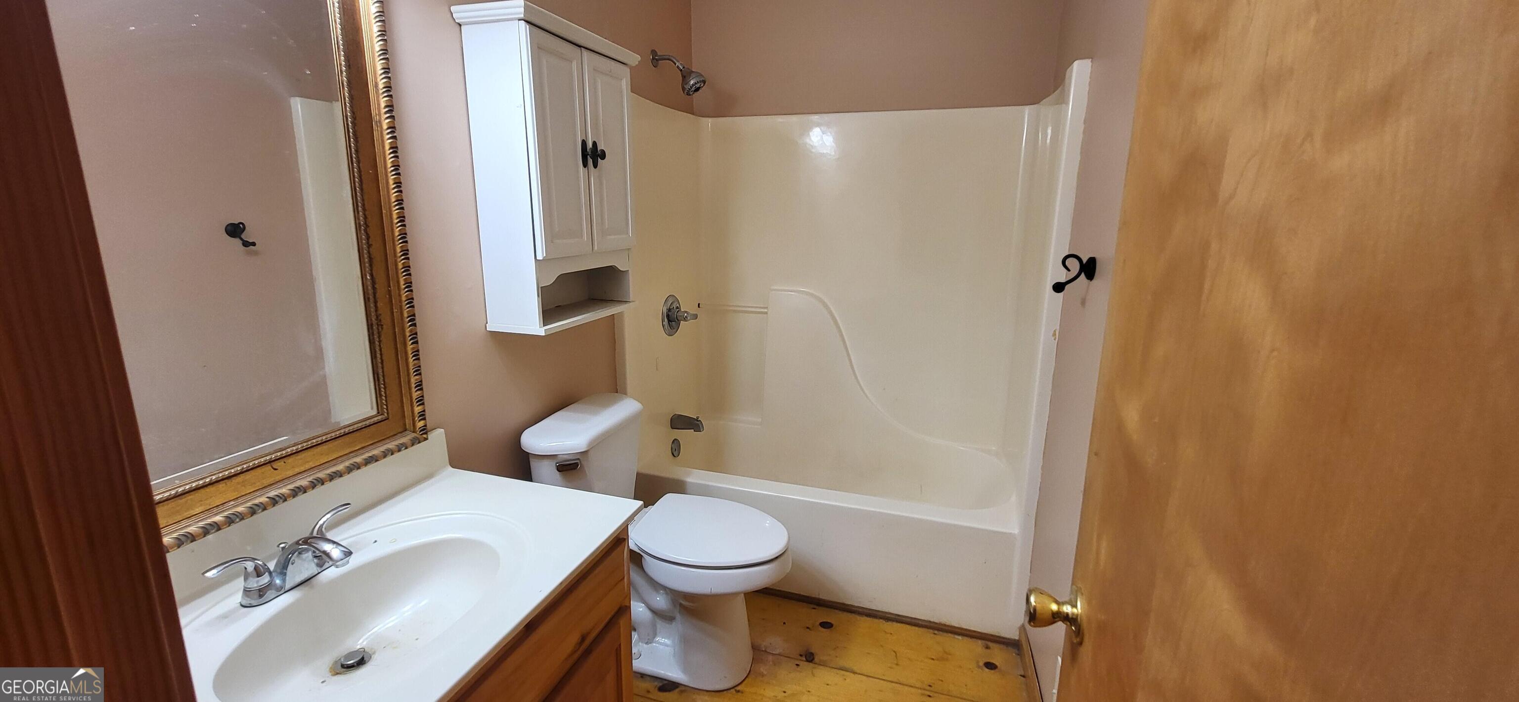 278 N Lake Drive Property Photo 4