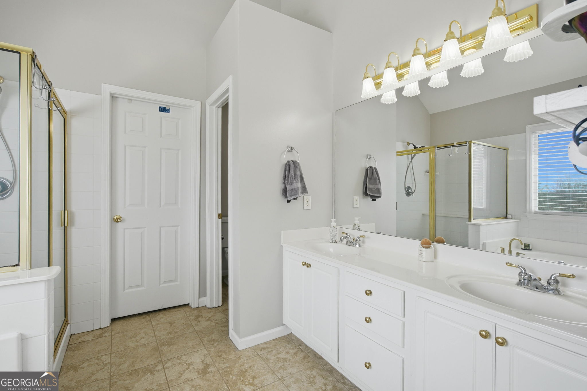 4350 Fairfax Drive Property Photo 25