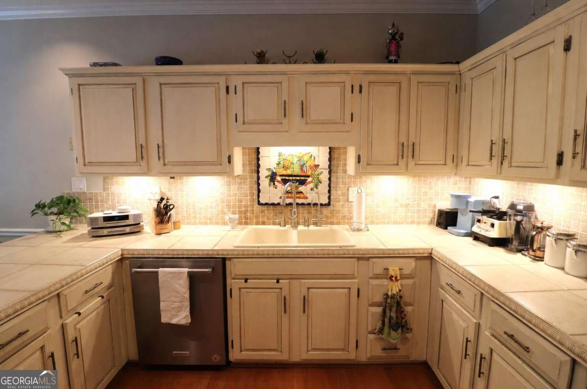 404 Bridle Path Property Photo 6