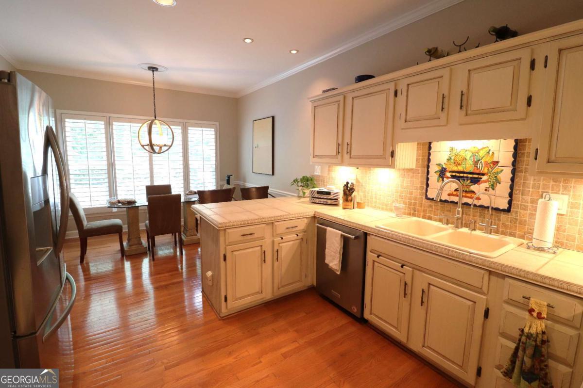 404 Bridle Path Property Photo 7