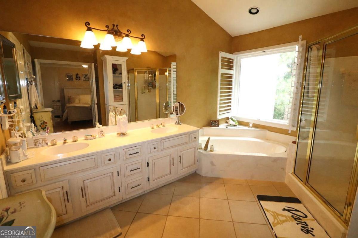 404 Bridle Path Property Photo 18