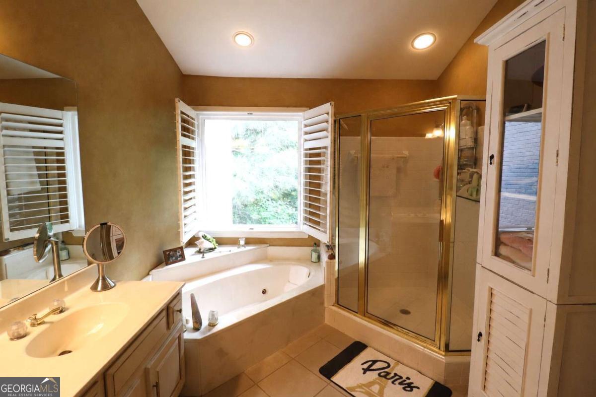 404 Bridle Path Property Photo 20