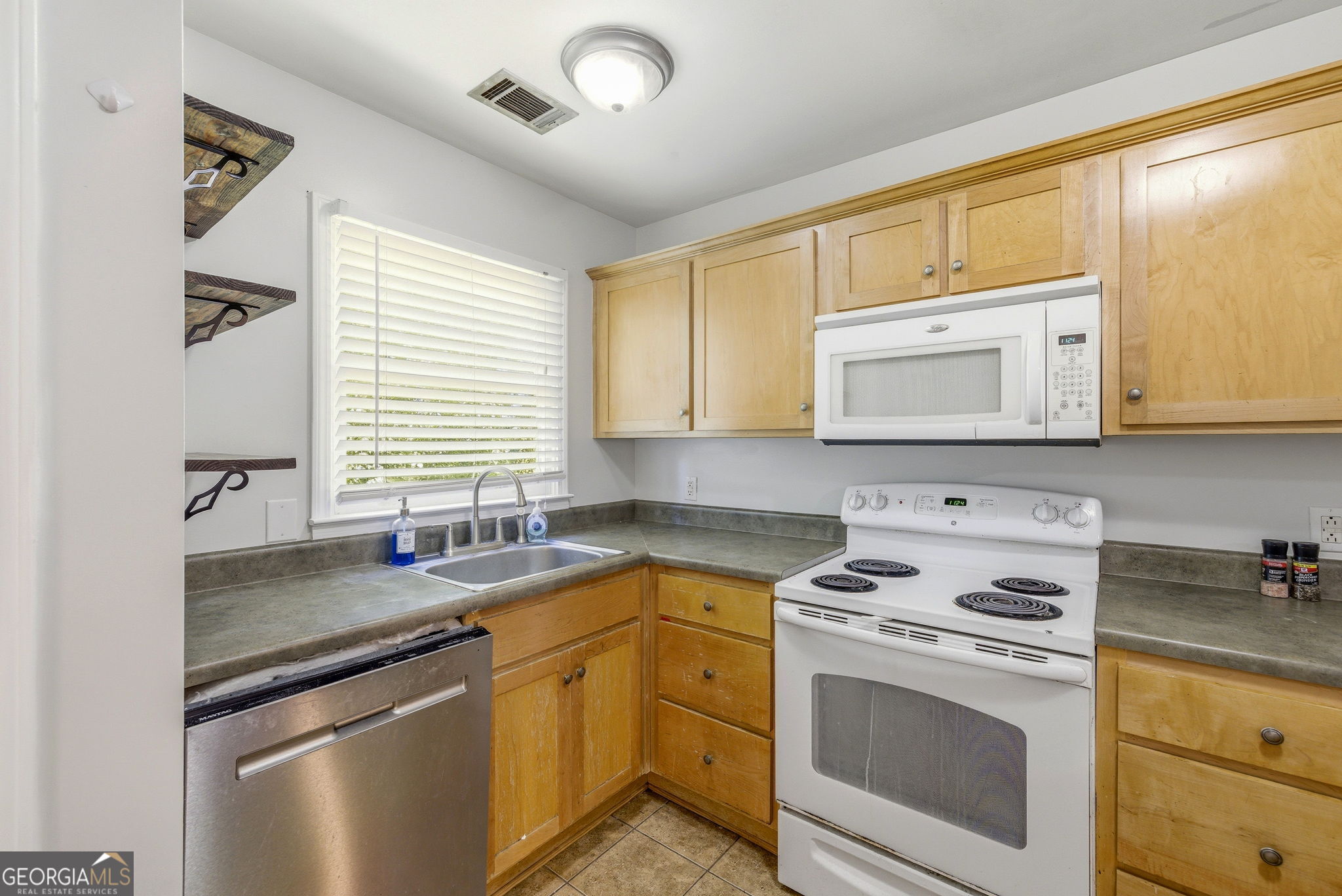 205 Pineview Drive # A Property Photo 10