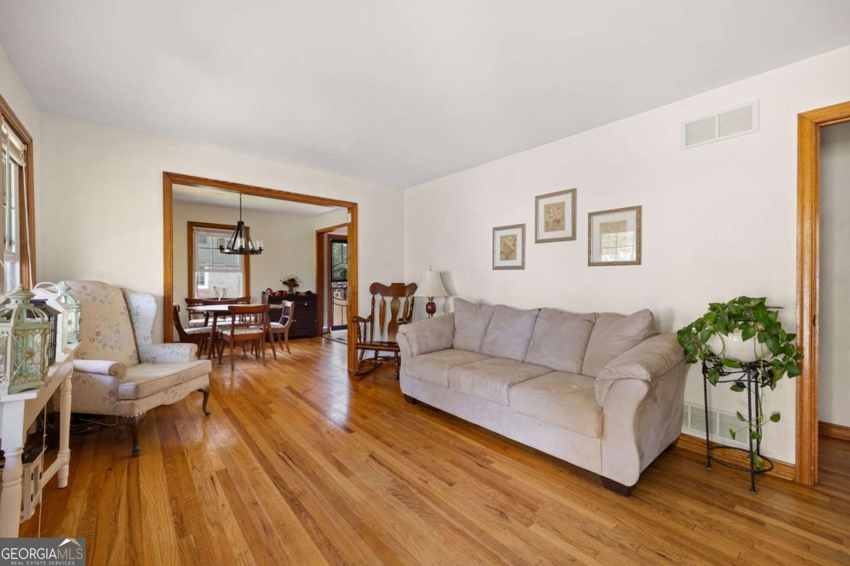 3366 Woodview Drive Se Property Photo 5