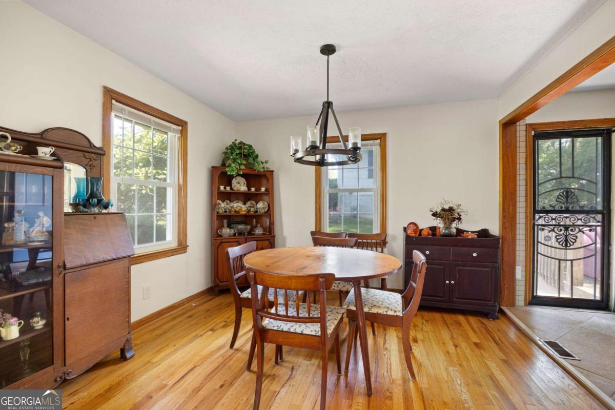 3366 Woodview Drive Se Property Photo 8