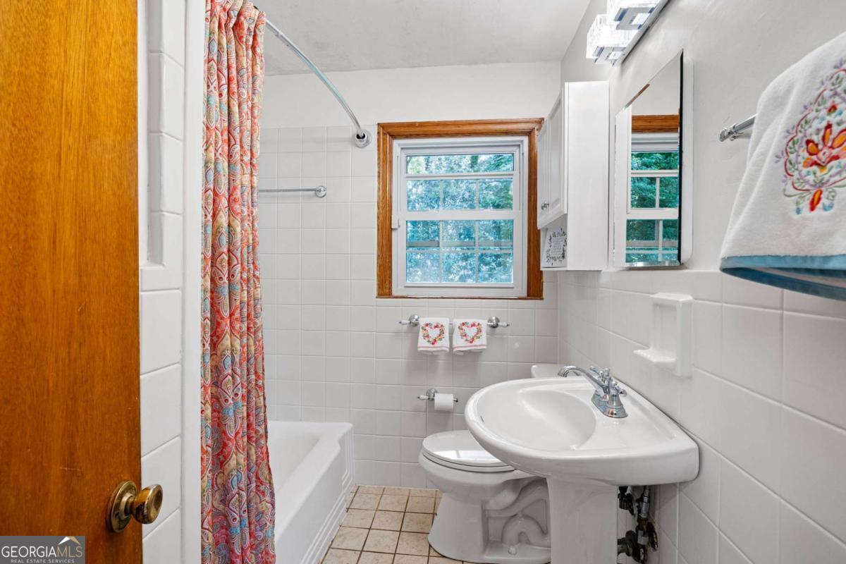 3366 Woodview Drive Se Property Photo 16