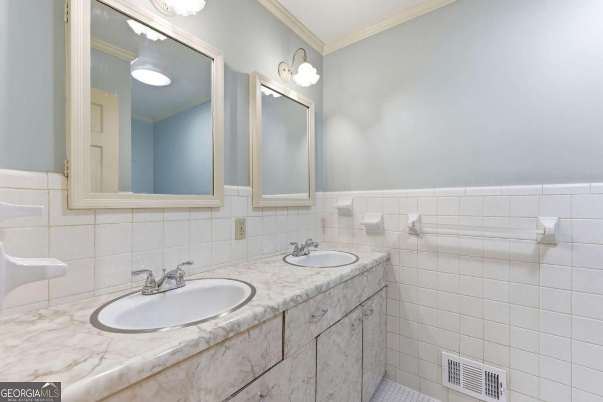 257 Club Drive Property Photo 44