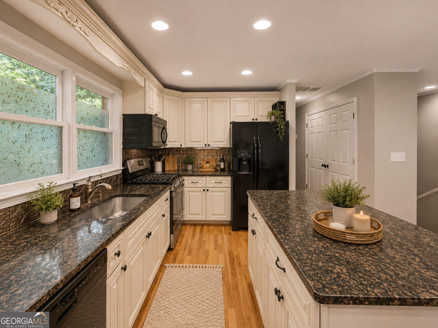 238 Shore Drive Property Photo 6