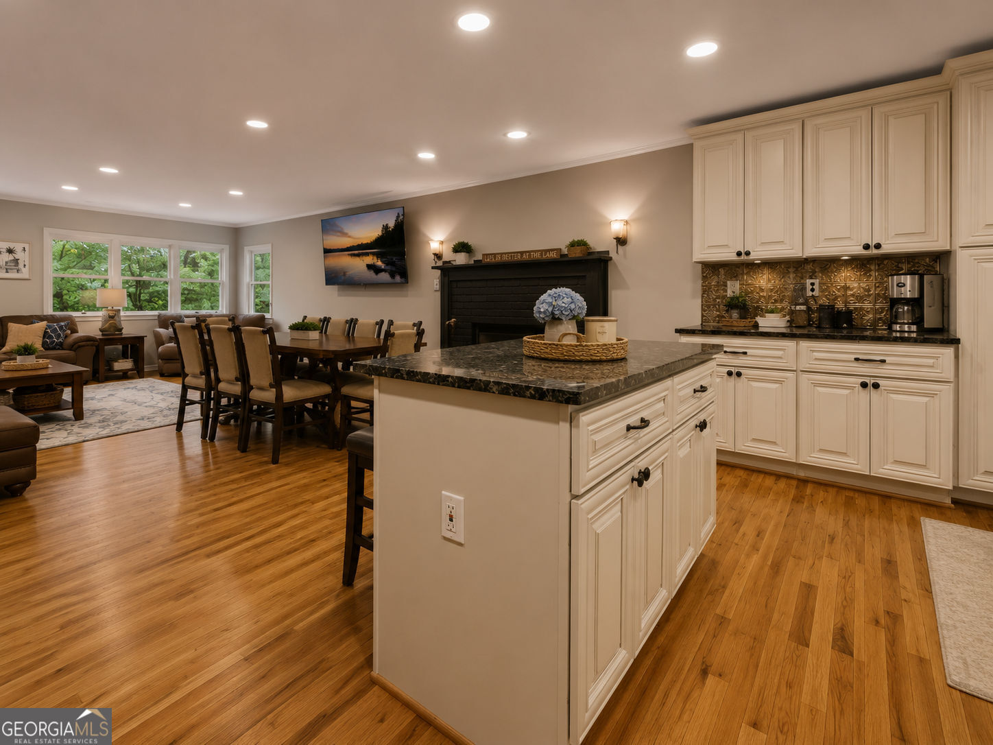 238 Shore Drive Property Photo 12