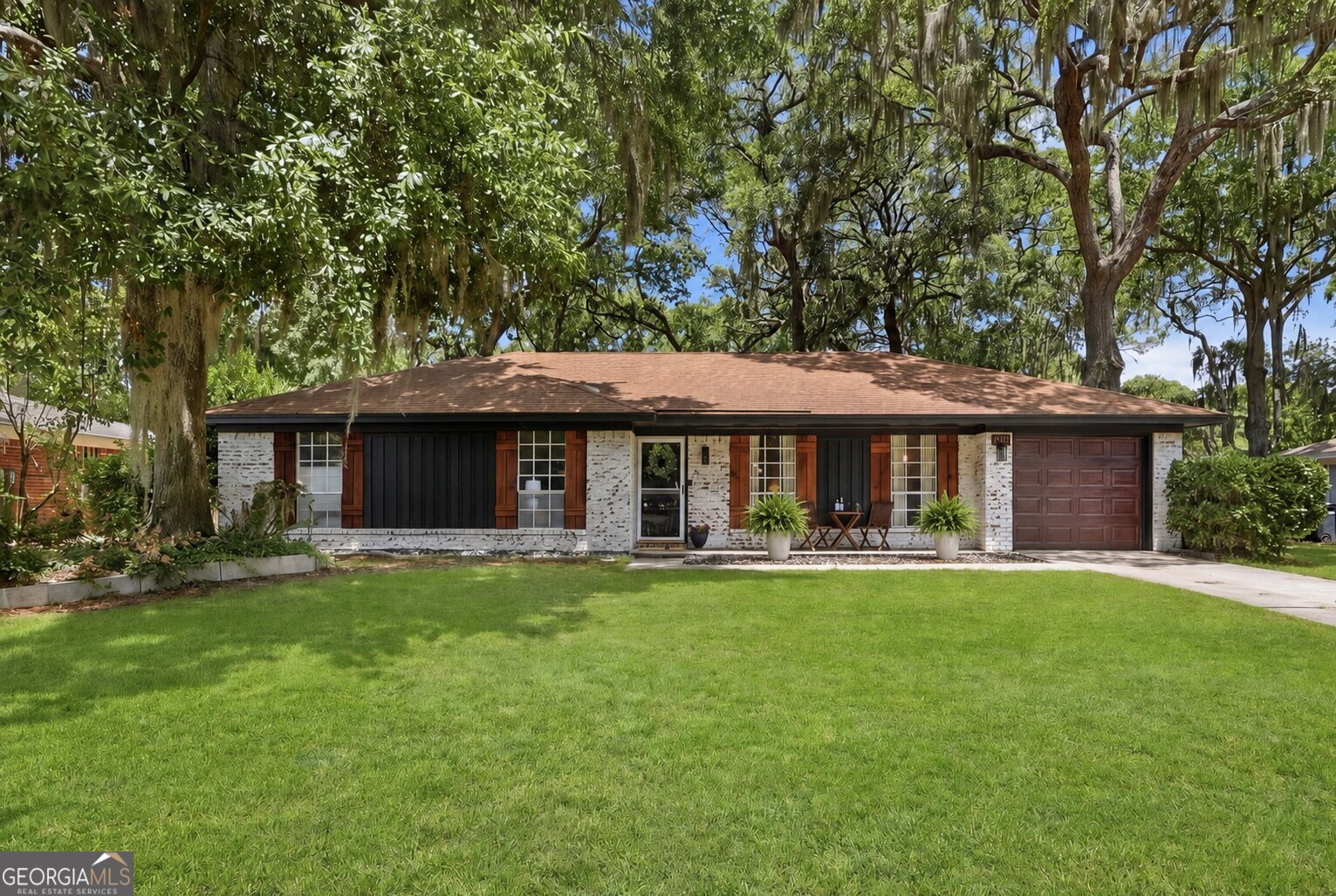 607 Leaning Oaks Drive Property Photo 1