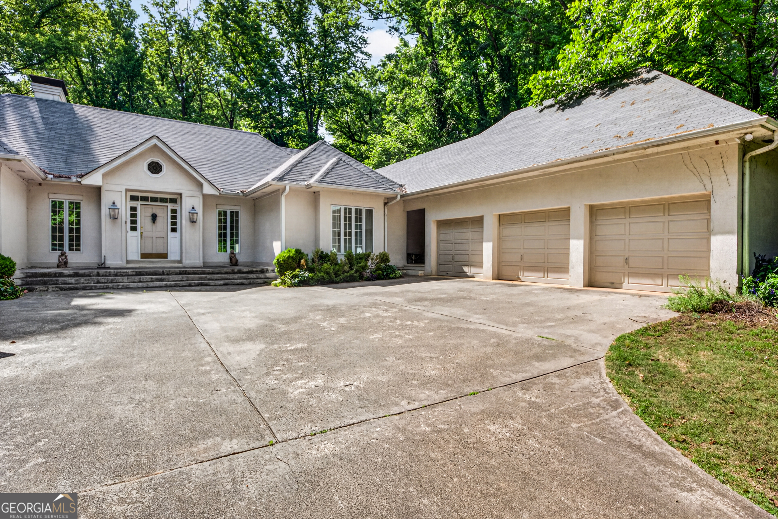 580 Westview Drive Property Photo 1