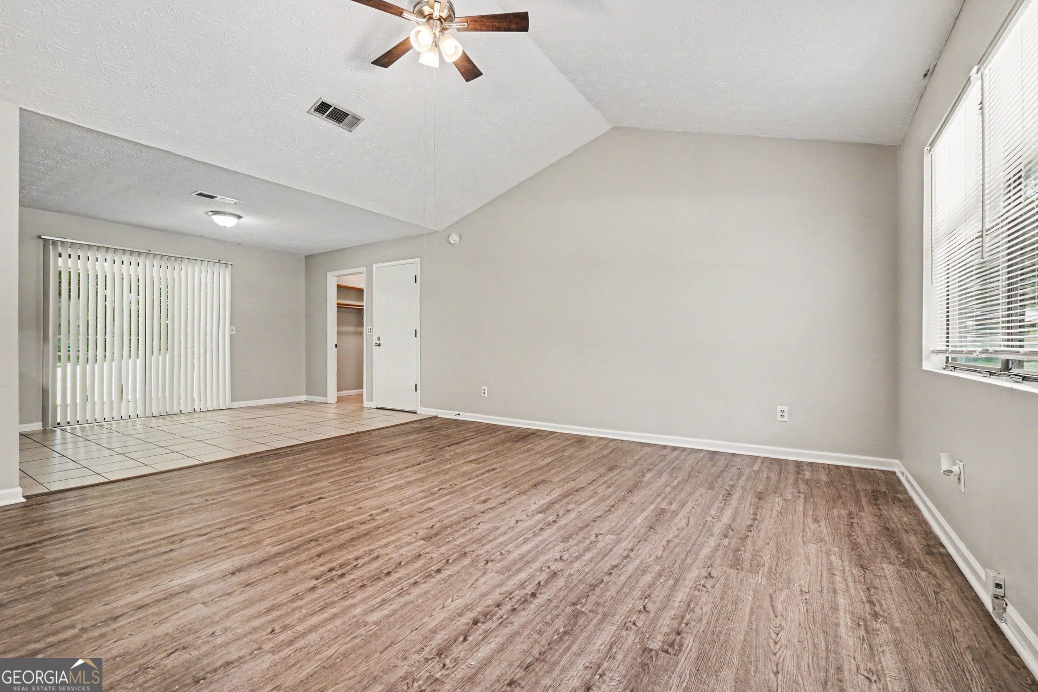 3874 Paul Street Property Photo 4
