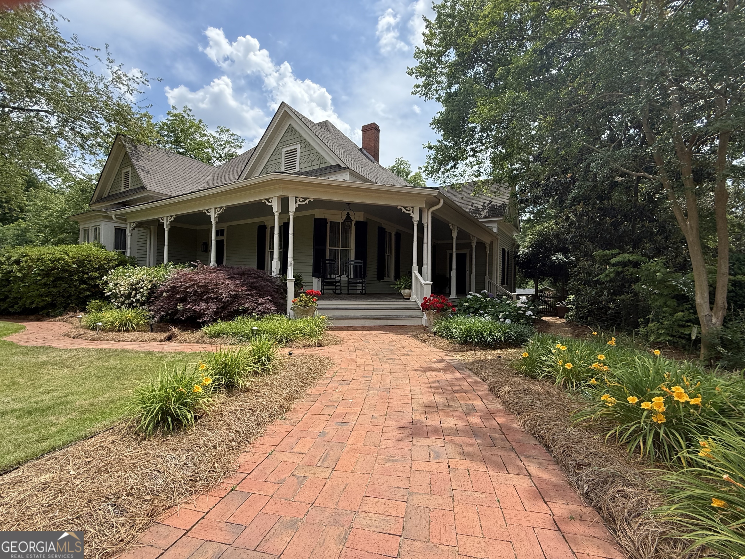 358 Pine Street Property Photo 1