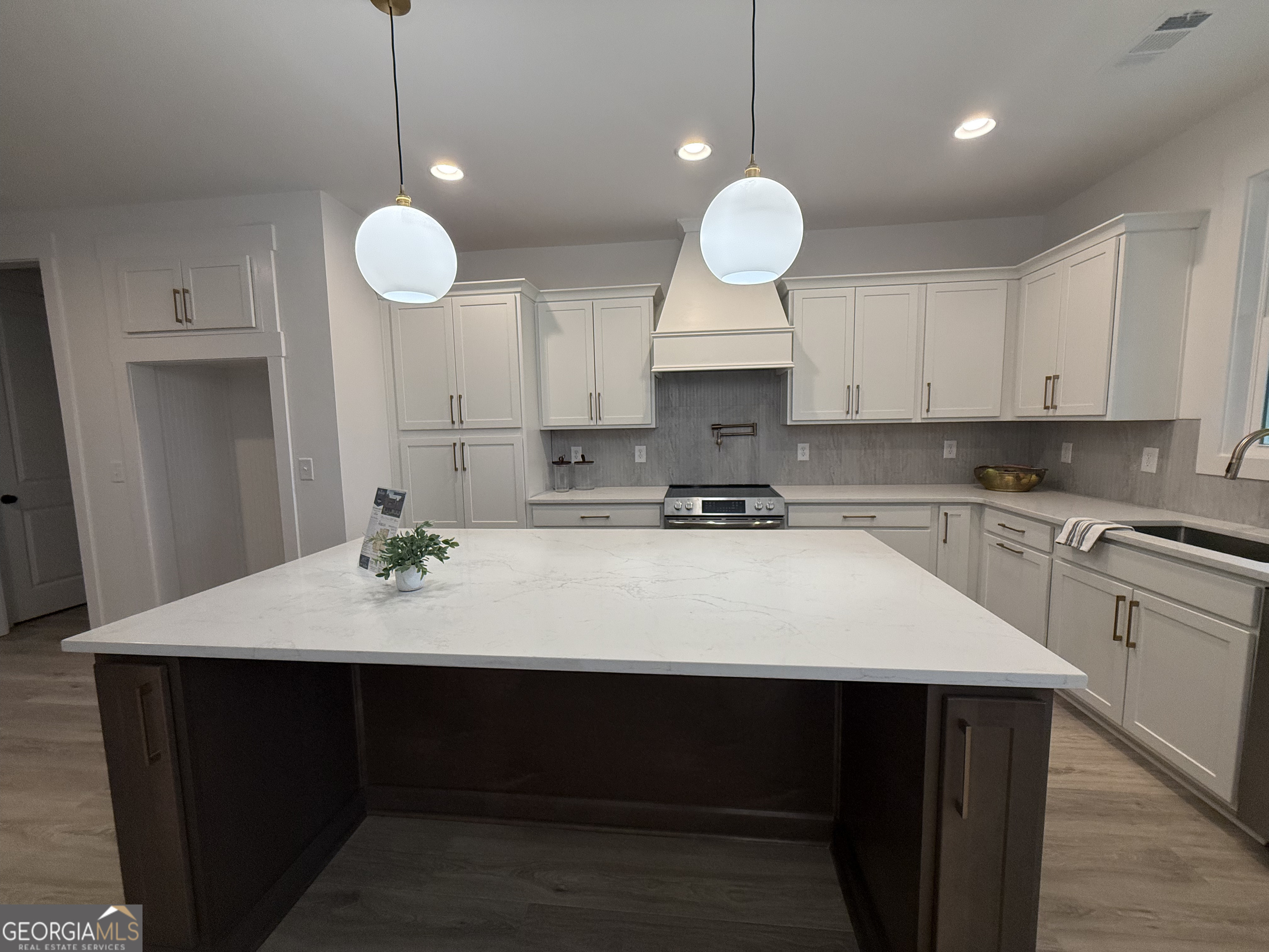 1140 Madison Hills Drive Property Photo 13