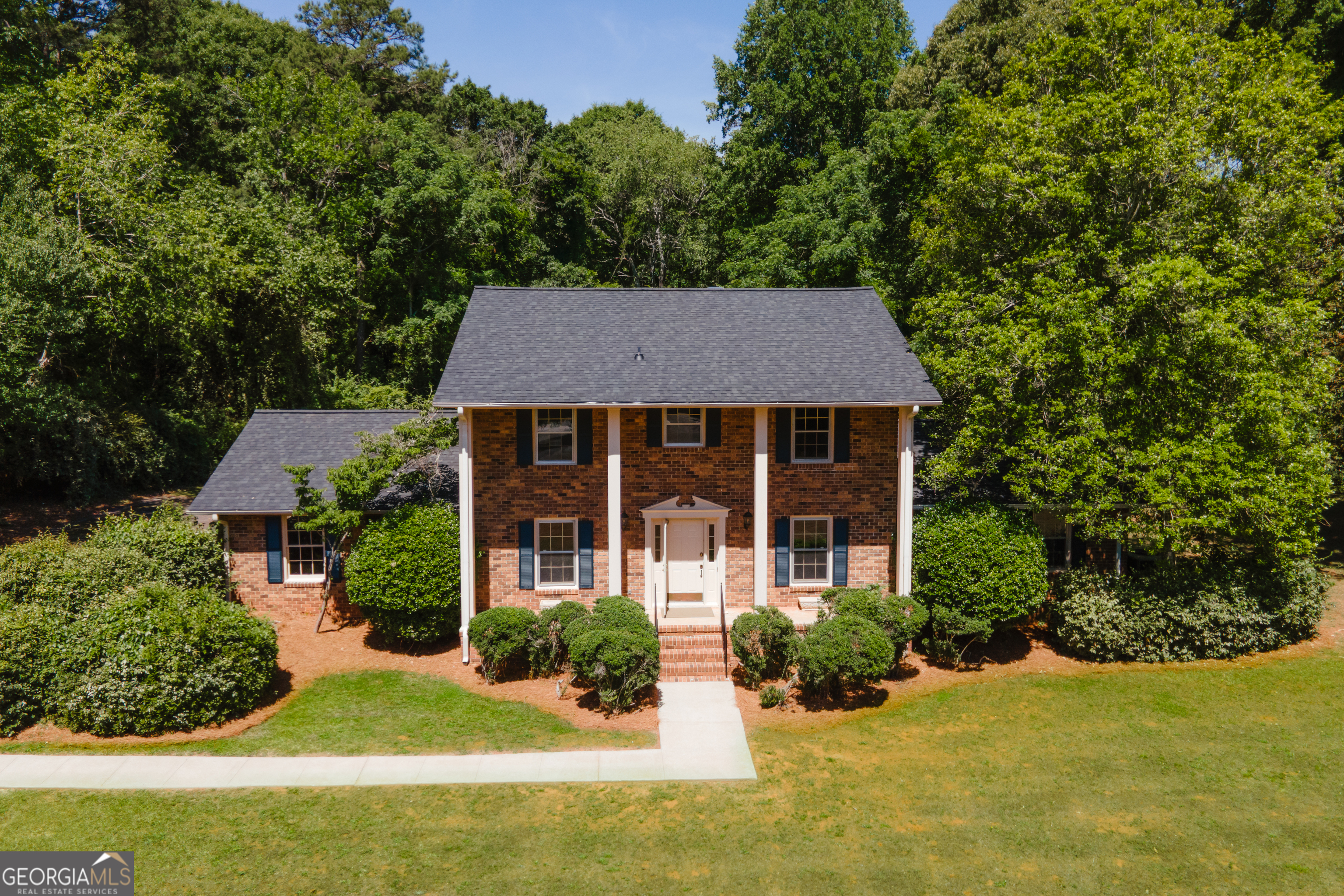100 Robin Road Property Photo 1