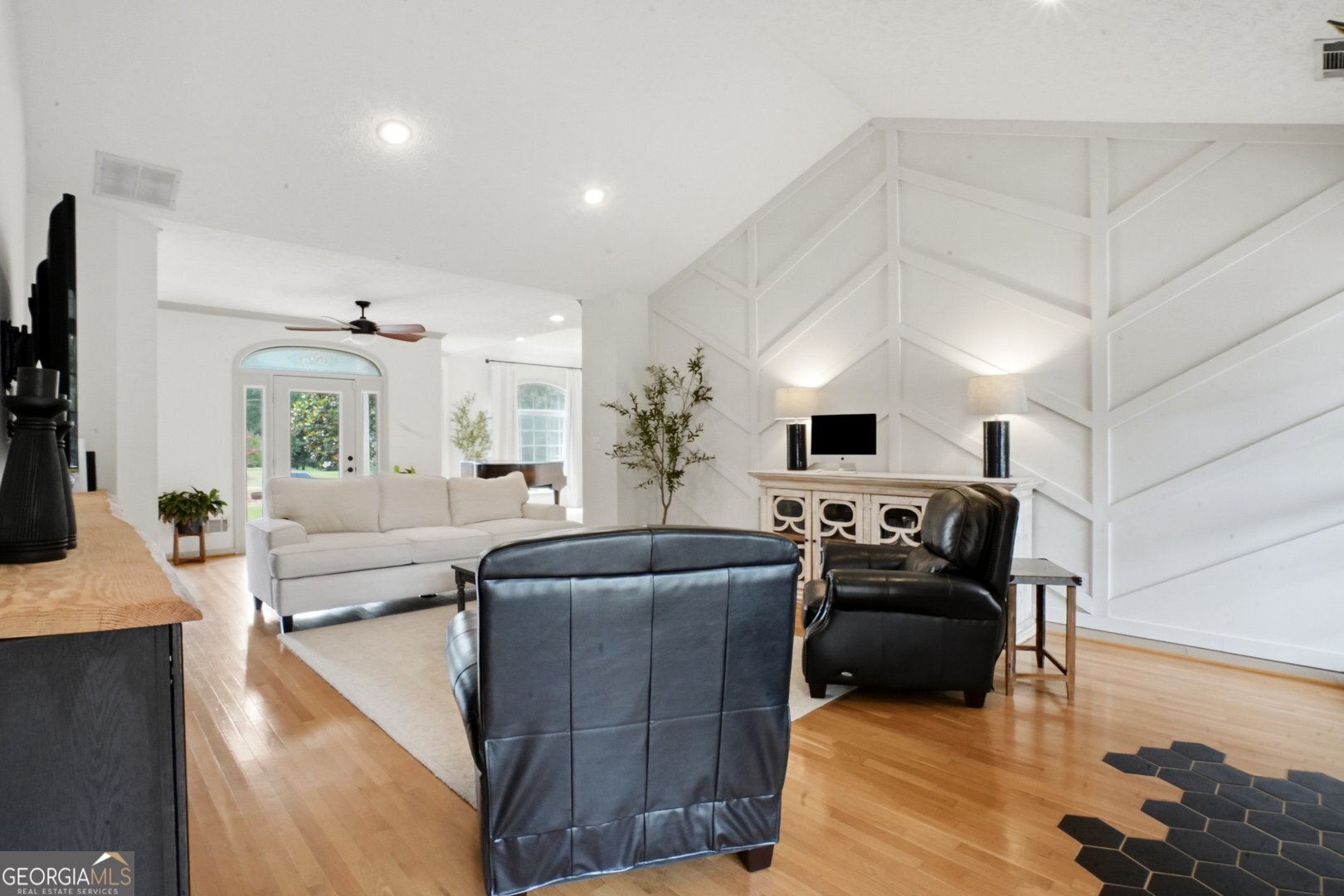 155 Youngs Circle Property Photo 13
