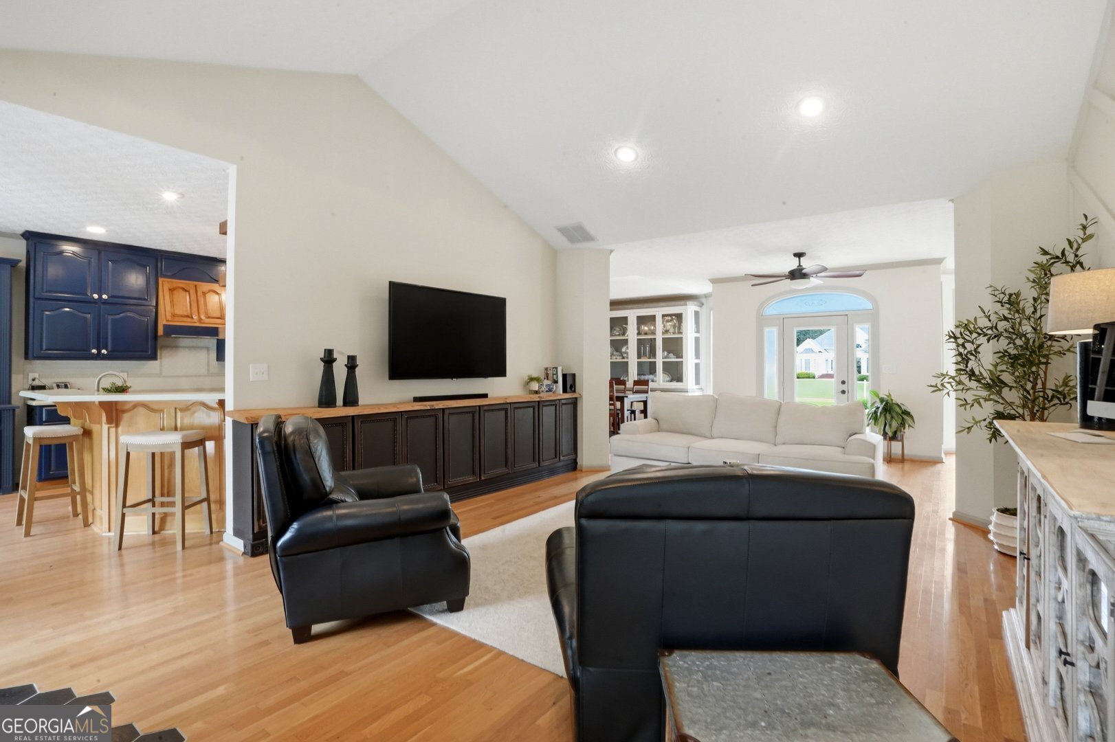 155 Youngs Circle Property Photo 14