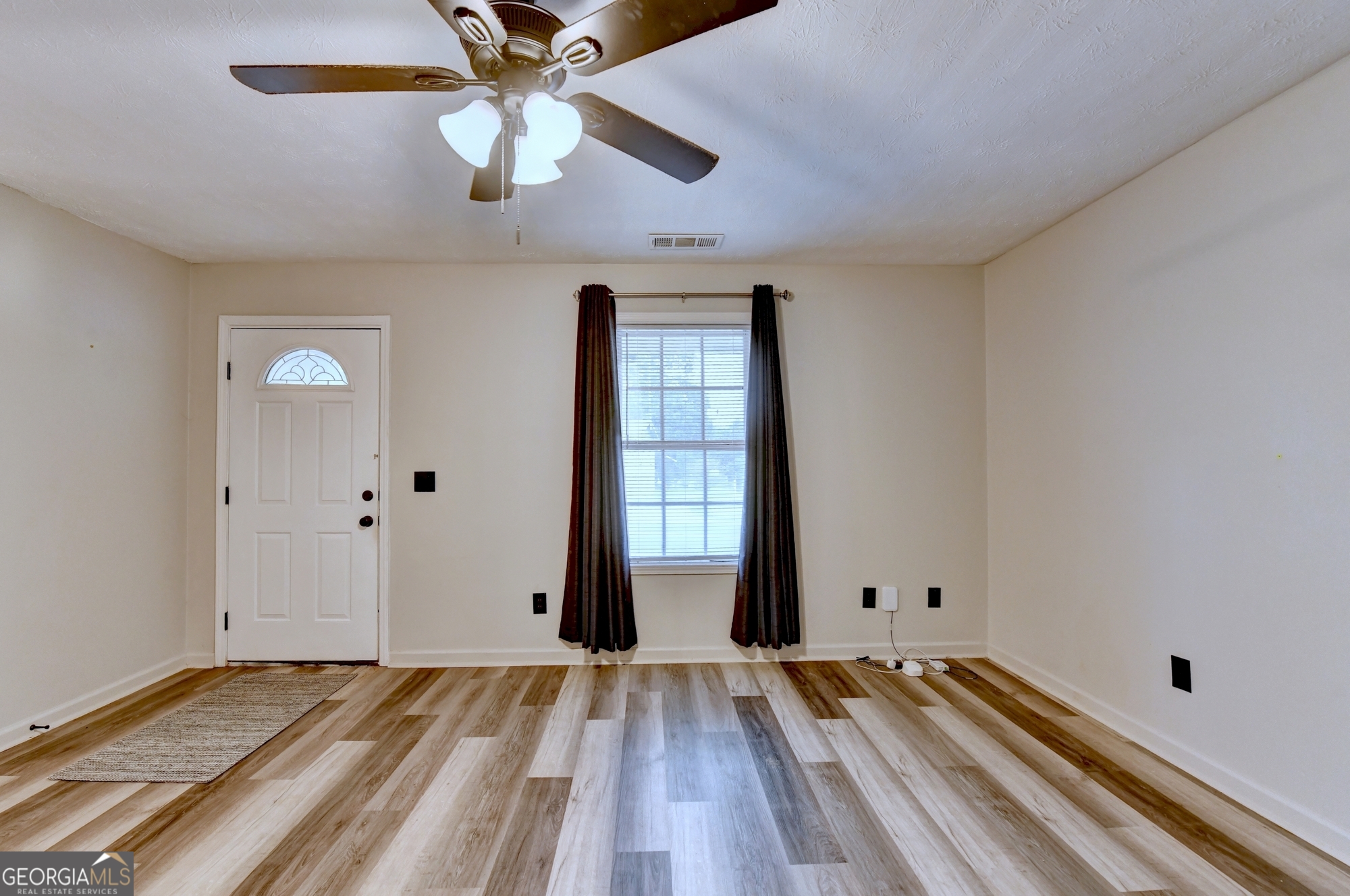 801 Davis Street Property Photo 6