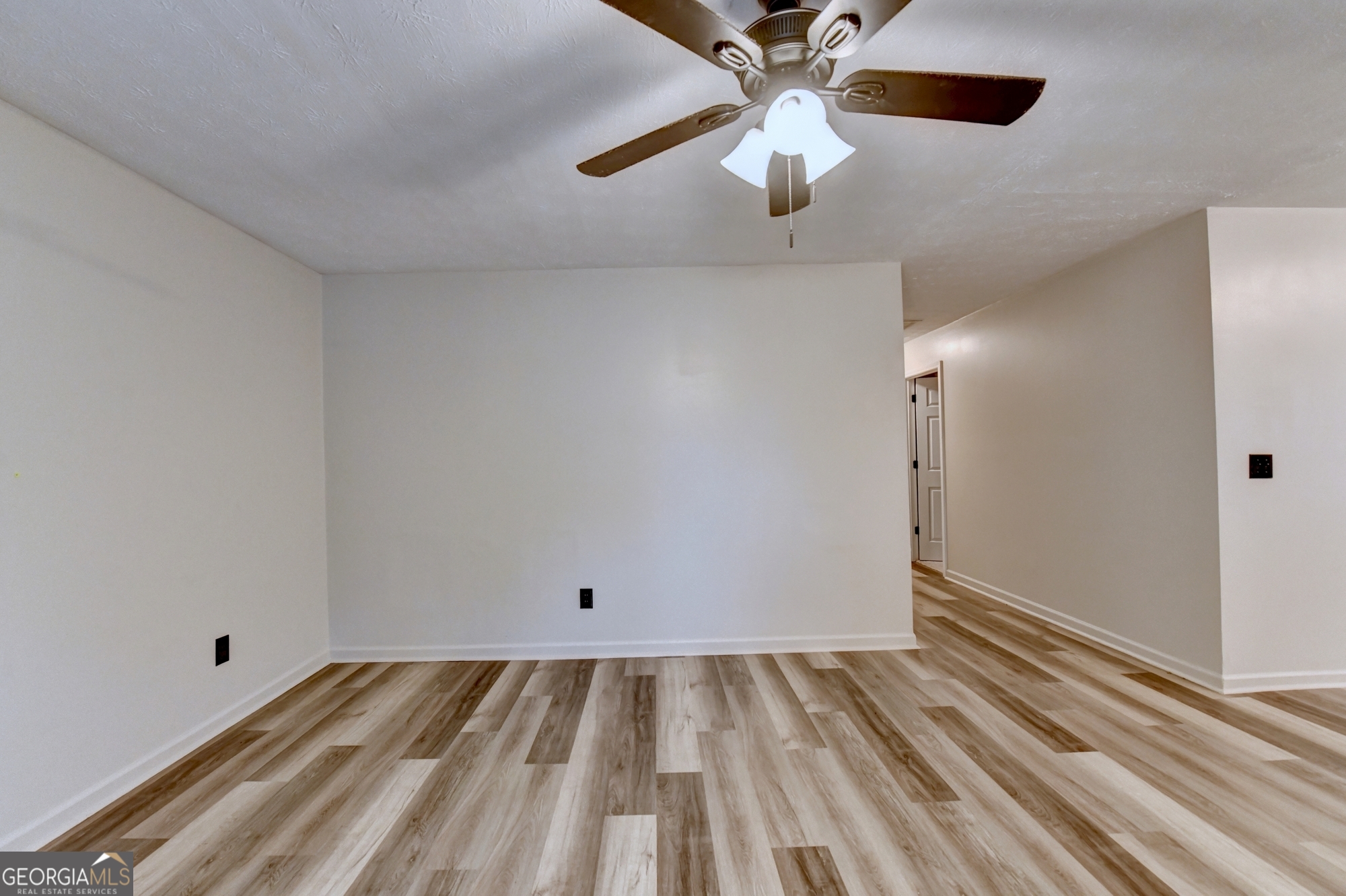 801 Davis Street Property Photo 8