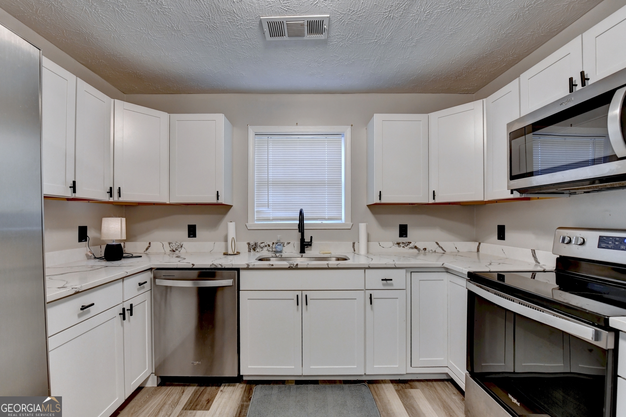 801 Davis Street Property Photo 11