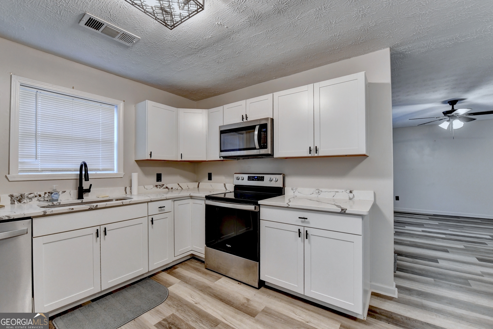 801 Davis Street Property Photo 12