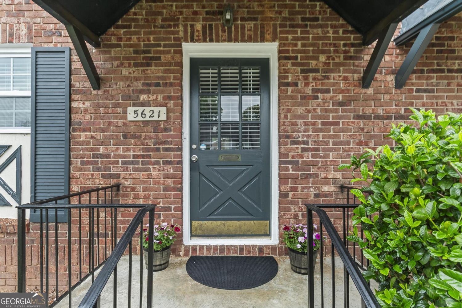5621 Kingsport Drive Ne Property Photo 1