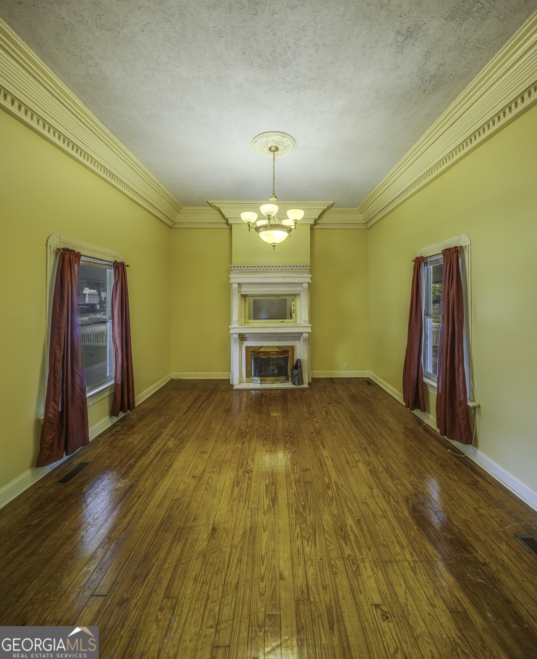 290 E King Avenue Property Photo 2