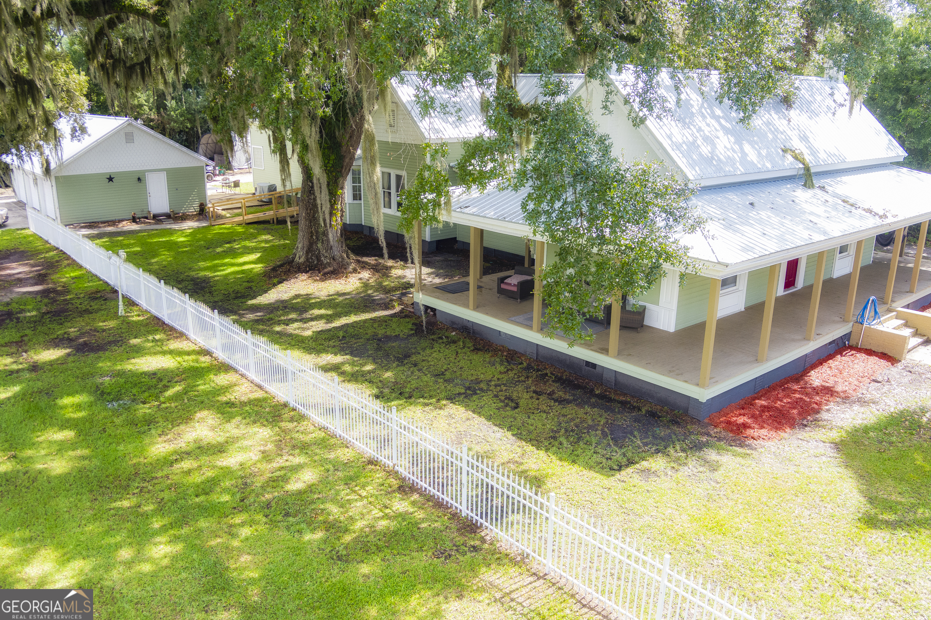 290 E King Avenue Property Photo 10