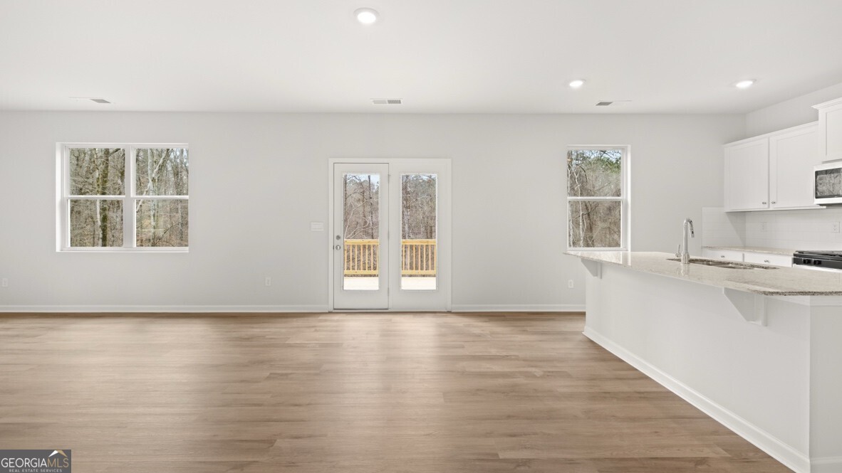 6015 Airedale Drive Property Photo 8