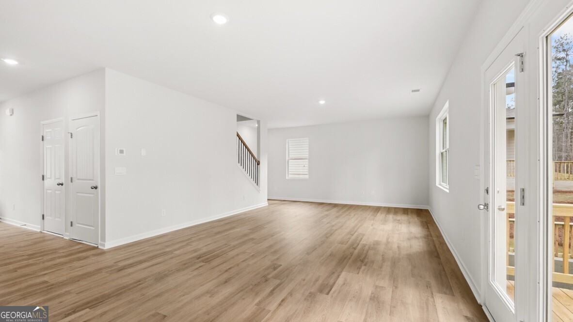6015 Airedale Drive Property Photo 10